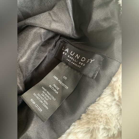 Laundry by Shelli Seg bucket hat - Picture 4 of 4